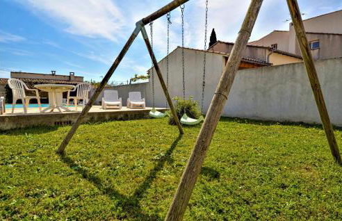 4 Bedroom Lovely Home In Bellegarde - Foto 8