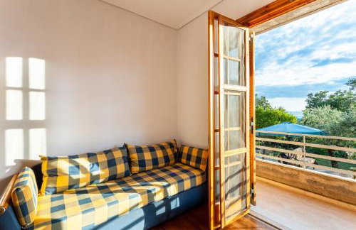 Spacious Cottage - Panoramic Sea & Mountain Views - Photo 11