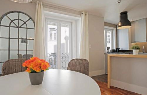 Duque-Chiado Downtown - Photo 8