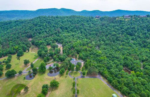 Spacious Getaway By Wolf Pen Gap 15 Acres and Pool! - Foto 44