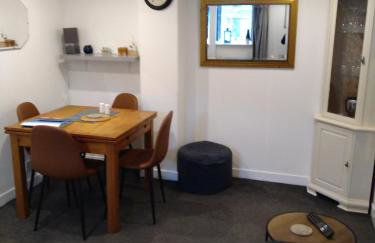 Close to the Seaside - sleeps 4 free wifi parking - Photo 5