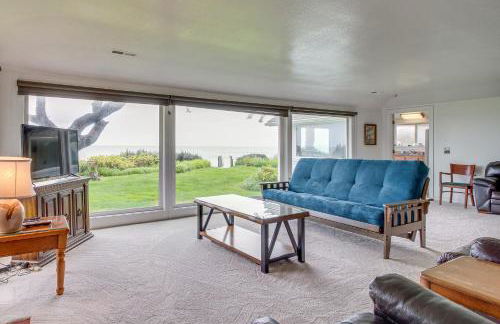 Cliffside Lighthouse Beach Home with Ocean View - Foto 6