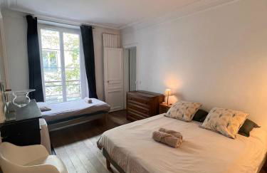 Real Parisian apartment with 2 bedrooms and AC - Foto 9