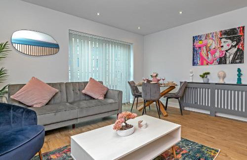 SUPERIOR AIRPORT SUITE, FREE Parking, Stylish, BALCONY, Two Bathrooms, Close To Airport, Station & Centre - Foto 49