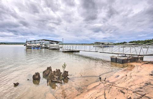 Lakefront Home with Private Beach Access! - Foto 29