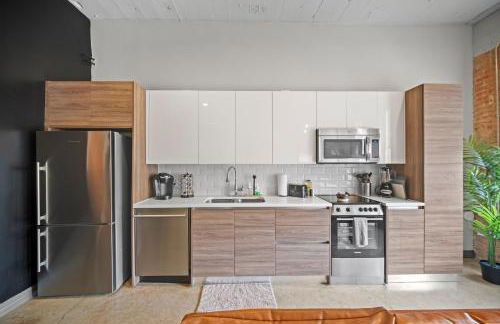 Stunning Downtown Apartment with Pool, Laundry, Parking - Foto 4