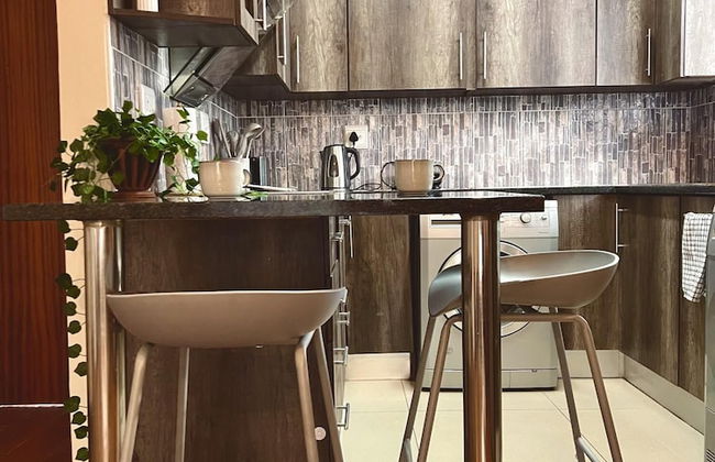 Lovely 2 bed Condo in the Heart of Bryanston - 2076 - Photo 2