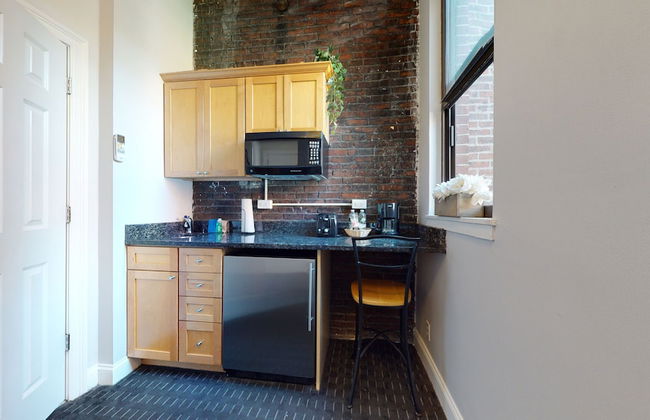 Maverick Suites at 400 Columbus Ave - Foto 40