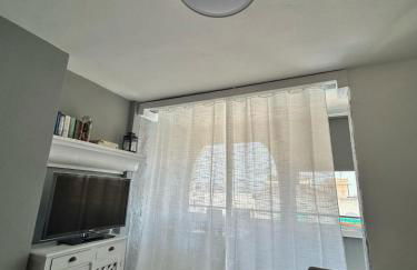 Studio with pool and sunrise view at 10 min beach walk - Foto 5