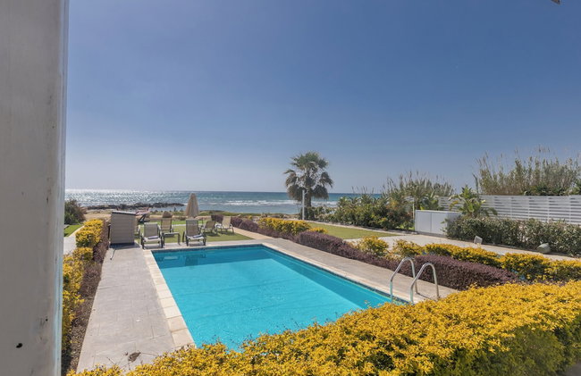 Villa Suri, Luxury Seafront Villa - Foto 1