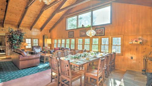 Riverfront Cabin in Alger with Patio and WiFi! - Foto 1