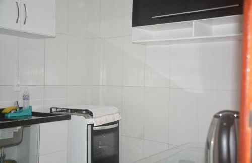 Dois quartos Cozinha completa Wi Fi Self check in com senha Central e perto de tudo a 4,4Km da Rodoviária e 15,4 km do Aeroporto Apartamentos 102 e 302 - Foto 23