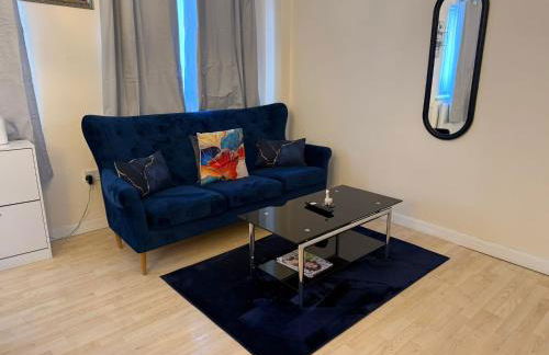 Double bed Quinton ,Studio Fast WiFi,Netflix, No deposit Required - Foto 4