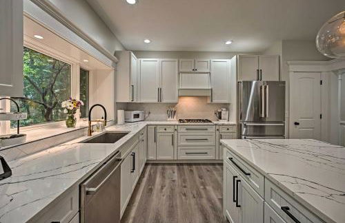 Luxury Family Home with Deck, Swim Spa and Grill! - Foto 6