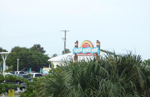 Cocoa Beach - Oceanfront - Steps to the Pier and Ocean - Foto 6