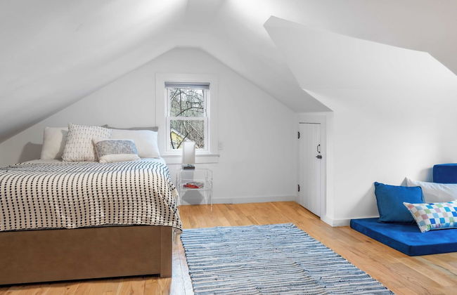 Charcoal Chalet by Avantstay A+ Design w/ Firepit - Foto 27