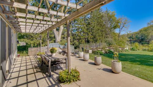 Riverfront Libertyville Retreat with Outdoor Kitchen - Foto 3