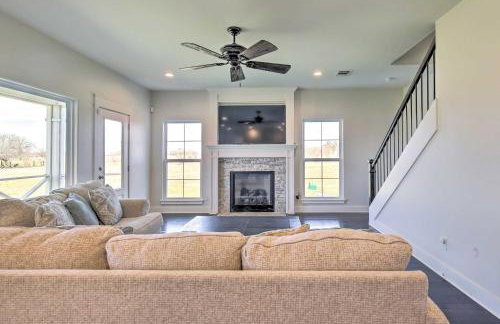 Spacious Texas Getaway with Fire Pit and Pond! - Foto 5