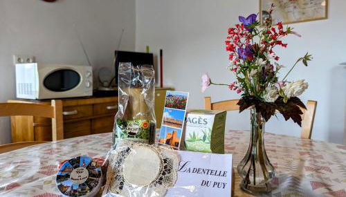 Évasion au cœur de Polignac : Charme et confort à deux pas du Puy-en-Velay - FR-1-582-382 - Foto 4