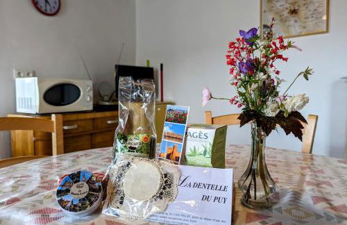 Évasion au cœur de Polignac : Charme et confort à deux pas du Puy-en-Velay - FR-1-582-382 - Foto 4