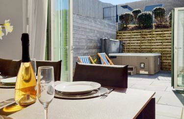 Point View - Award Winning Apartments with Private Hot Tub & Parking - Foto 7