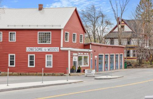 Cozy 3BR Retreat in Downtown Bethlehem - Hot Tub, Trails, Near Ski & Hike - Photo 23