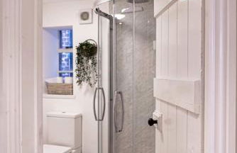 Stylish and Spacious 2-Bedroom Apartment, Tysoes Court, Tewkesbury Town Centre - Private Parking Included - Foto 11