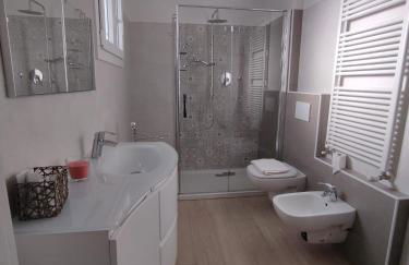 Grigio Perla Panigale, villetta con giardino, 3 camere, parcheggio privato fino 3 posti auto - Un oasi di tranquillità - Vicina all'Aeroporto, Unipol Arena e Fiera - Photo 34