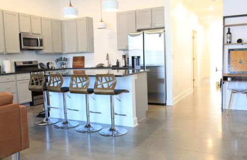 The Lawrencian Loft -2BD king & Queen beds, 2 BA - Foto 48