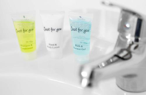 Stylish Four Bed House - 7 Guests - Garden - Parking - Netflix 802W - Foto 35