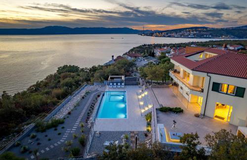 Luxury Villa Oštro with pool & Krk bridge view - Photo 48