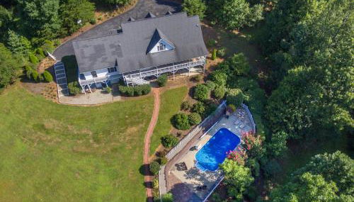 Newly Renovated Luxe Home near Asheville | Pool, Hot Tub, Theater & Games! - Foto 2