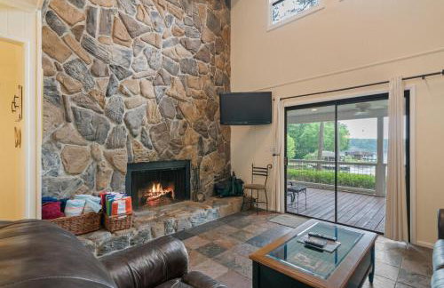 Hidden Gem - Lakefront Home with Private Boat Ramp - Foto 12