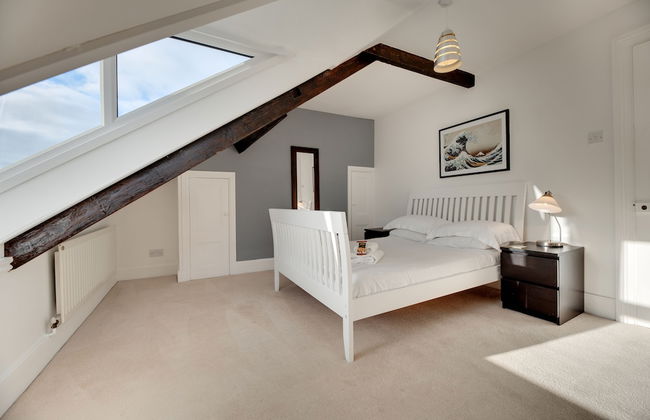 Percy Apartments - By Week2Week - Photo 5