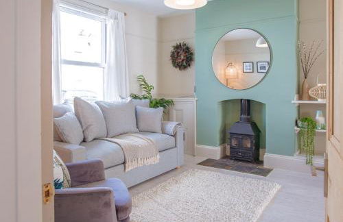 Stunning Townhouse with Large Garden - Sleeps 8! - Photo 32