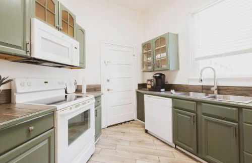 Entire Duplex 2 APTS & 6 BDRS near Forsyth Park! - Foto 35