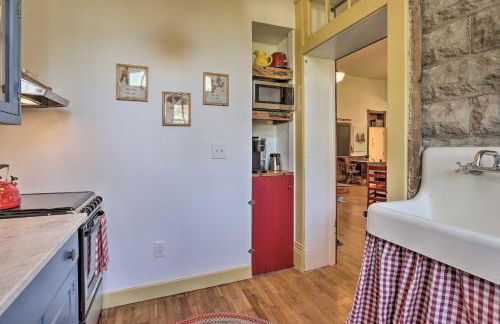 Renovated WV Schoolhouse History Buffs Heaven! - Foto 22