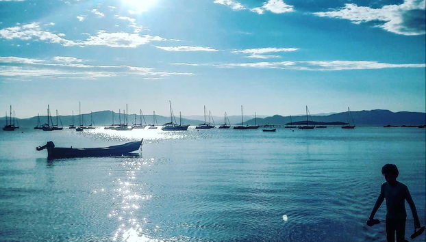 Dia de calor na praia de Santo Antônio de Lisboa