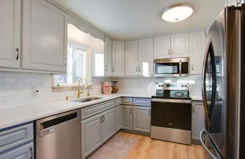 2 Mi to Old Town Pet-Friendly Home Base in Arvada - Foto 9