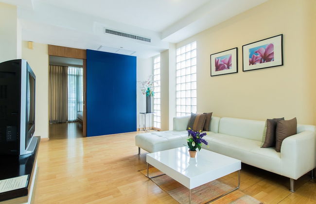 Silom convent garden - Photo 62