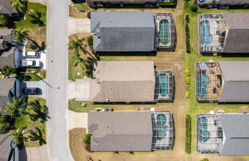 Great Location, gated community, private heated POOL - Foto 35