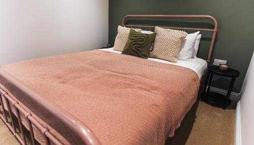 Wych Cottage, Striking 2 Bed, Parking, King Bed, First Floor Flat - Foto 5