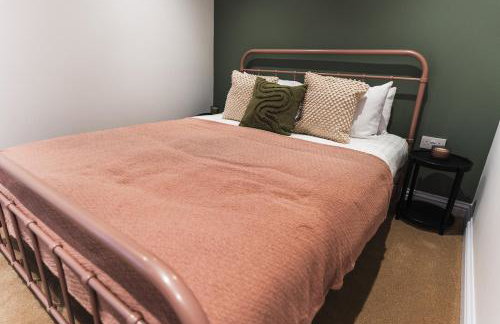 Wych Cottage, Striking 2 Bed, Parking, King Bed, First Floor Flat - Foto 5