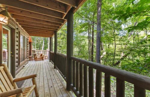 Little Pine Lodge a Smokies Hideaway - 1 mi to GSMNP - King Suite & Loft, Fireplace, Hot Tub & BEARS! - Foto 13