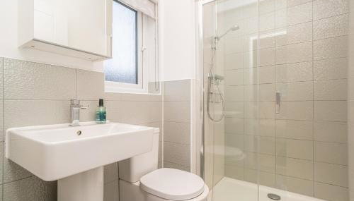 Spacious Family Home with Garden Free Parking - Pass the Keys - Foto 5, Other