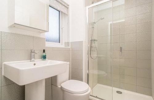 Spacious Family Home with Garden Free Parking - Pass the Keys - Foto 5