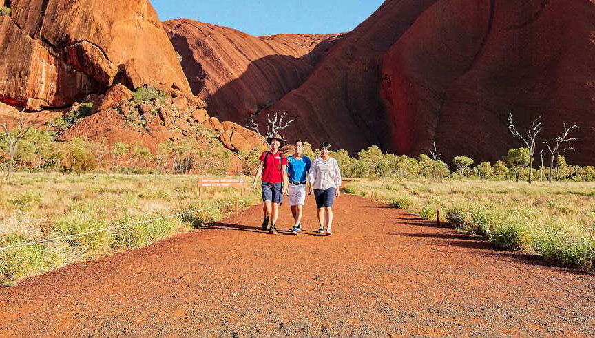 Trekking alla base dell'Uluru