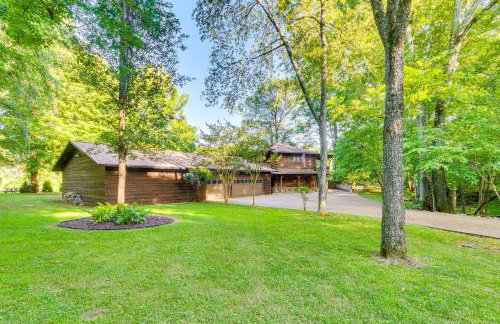 Family-Friendly Riverfront Manor on the Little Red - Foto 41