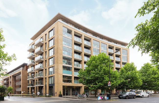 Idyllic 2 Bed Flat with Balcony in Canada Water - Foto 32