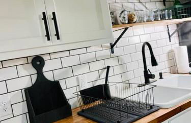 1BR 1 BA near Carl Health and OSF - Foto 3